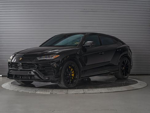 Used 2022 Lamborghini Urus AWD/4WD image 1