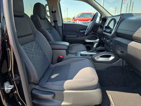 Used 2025 Nissan Frontier SV w/ SV Convenience Package RWD image 15
