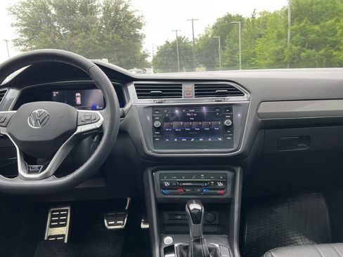 Certified 2023 Volkswagen Tiguan SE R-Line FWD image 27