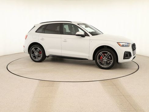 Certified 2025 Audi Q5 e Premium Plus w/ Premium Plus Package image 9