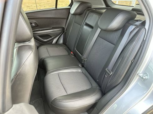 Used 2022 Chevrolet Trax LT w/ Sport Edition image 21