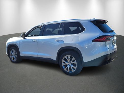 Used 2024 Toyota Grand Highlander Limited image 5