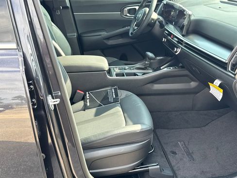 Certified 2025 Kia Sorento S w/ Panoramic Sunroof Package FWD image 13