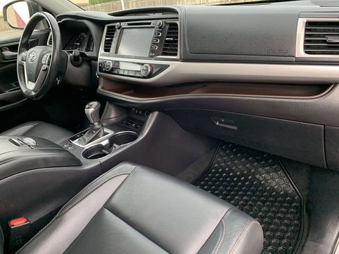 Used 2017 Toyota Highlander SE image 35