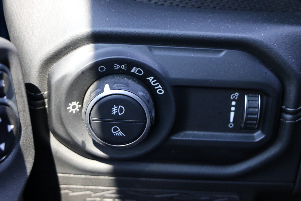 Used 2025 Jeep Gladiator Rubicon AWD/4WD image 19