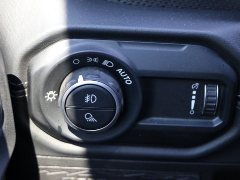 Used 2025 Jeep Gladiator Rubicon AWD/4WD image 19