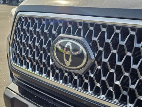 Used 2019 Toyota Tacoma TRD Off-Road w/ TRD Premium Off Road Package AWD/4WD image 11