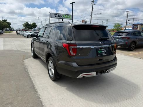 Used 2017 Ford Explorer XLT AWD/4WD image 9