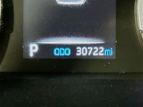 Used 2022 Toyota RAV4 LE image 10