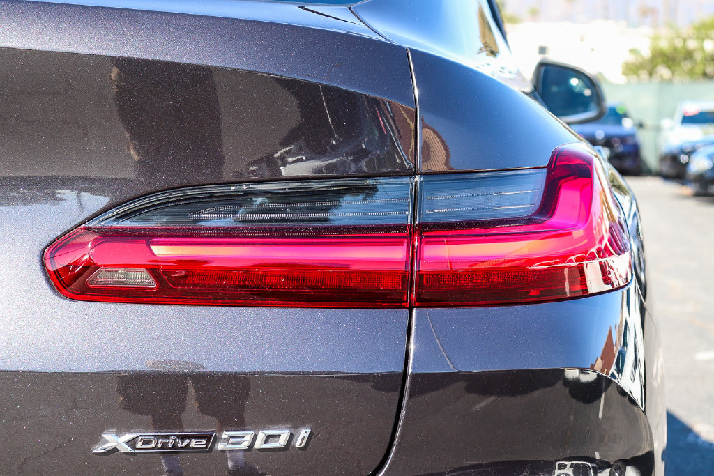 Used 2025 BMW X4 xDrive30i w/ Premium Package AWD/4WD image 7