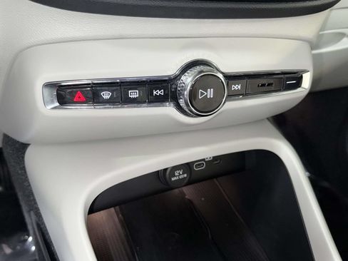 Used 2024 Volvo XC40 B5 Plus AWD/4WD image 25