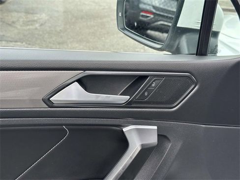 Certified 2022 Volkswagen Tiguan SE image 14
