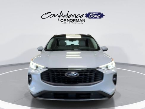 New 2025 Ford Escape SE image 3