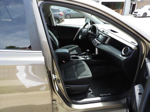 Used 2015 Toyota RAV4 LE w/ Four Season Floor Mat Package AWD/4WD image 35