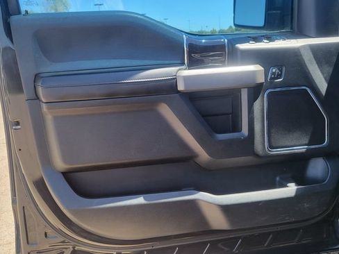 Used 2015 Ford F150 Platinum w/ Equipment Group 701A Luxury AWD/4WD image 24