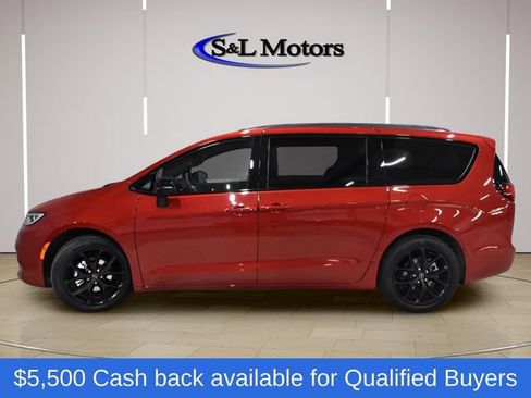 New 2026 Chrysler Pacifica Select w/ S Appearance Package FWD image 4