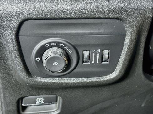 Used 2025 Jeep Grand Cherokee L Summit w/ Obsidian Package AWD/4WD image 11