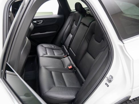 Used 2022 Volvo XC60 B5 Momentum w/ Advanced Package image 15