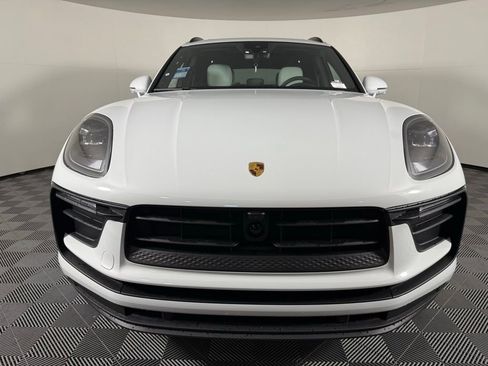 Certified 2025 Porsche Macan image 10