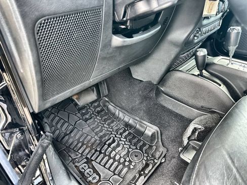 Used 2016 Jeep Wrangler Sahara AWD/4WD image 15