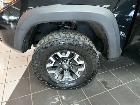 Used 2017 Toyota Tacoma TRD Off-Road image 33