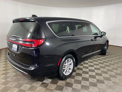 Used 2024 Chrysler Pacifica Touring-L image 22