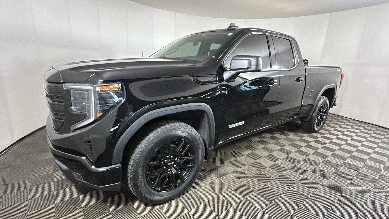 Used 2023 GMC Sierra 1500 Elevation AWD/4WD image 7