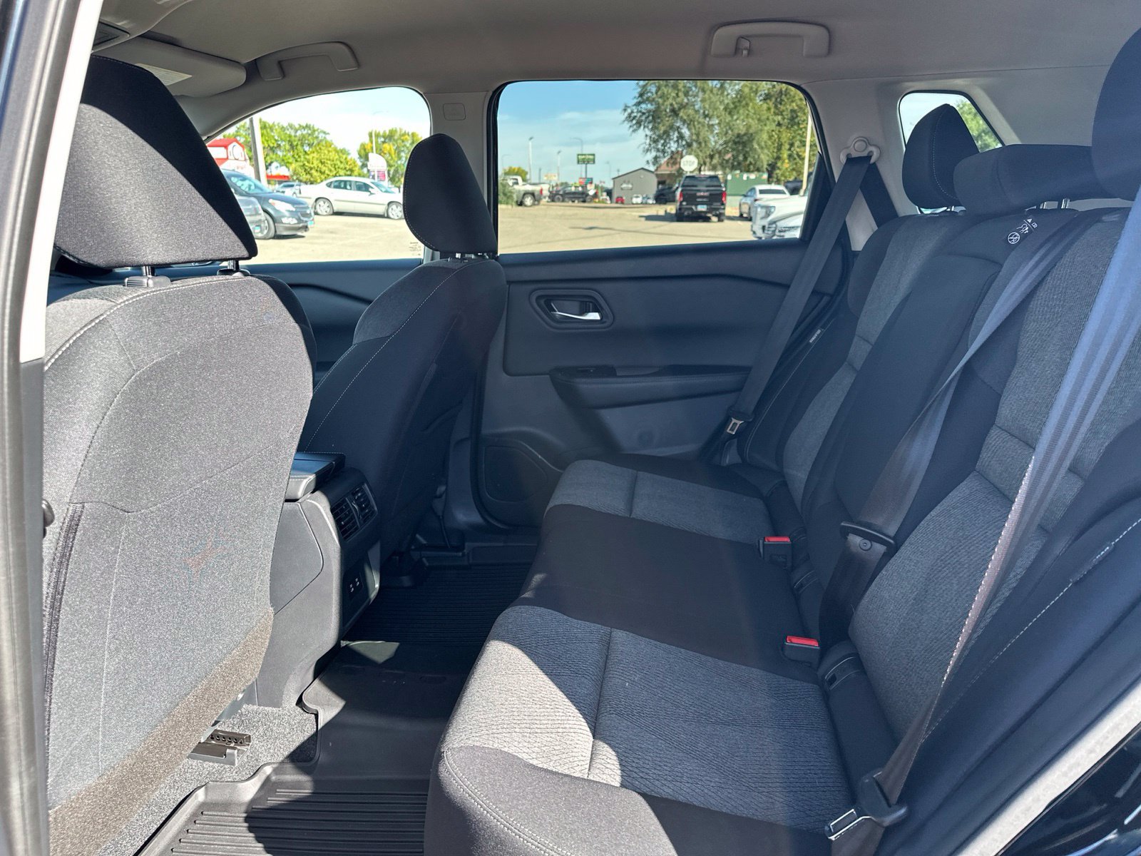Used 2026 Nissan Rogue SV AWD/4WD image 16