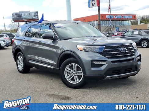 Certified 2024 Ford Explorer XLT w/ Equipment Group 202A AWD/4WD image 1