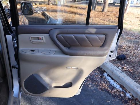 Used 1999 Toyota Land Cruiser image 28