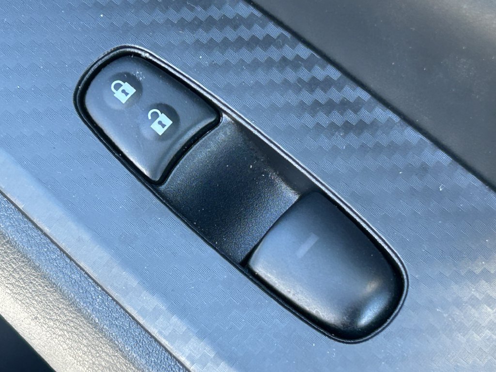 Used 2025 Nissan Altima 2.5 SV FWD image 33