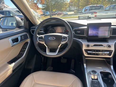 Certified 2024 Ford Explorer XLT w/ Equipment Group 202A image 11