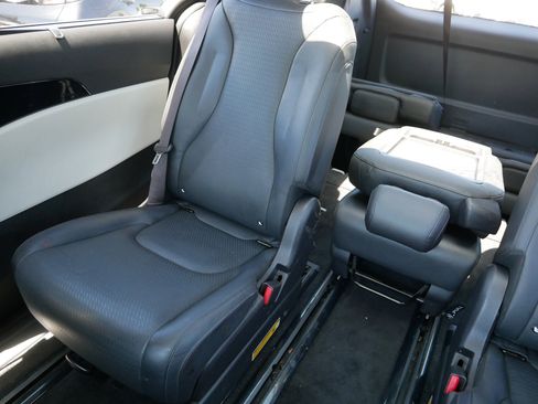 Used 2024 Kia Carnival SX Prestige FWD image 12