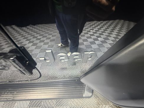 Used 2023 Jeep Wrangler Sport S image 23