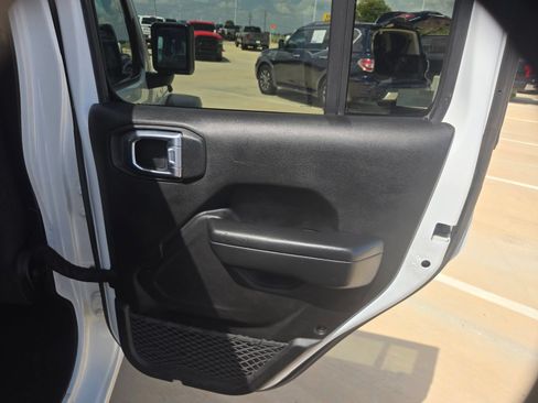 Used 2023 Jeep Gladiator Sport AWD/4WD image 23