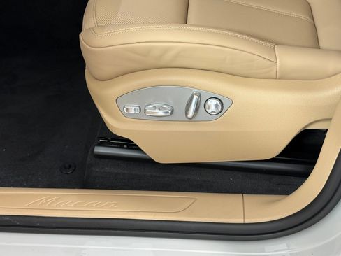 Certified 2026 Porsche Macan AWD/4WD image 15