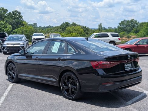 Used 2025 Volkswagen Jetta SE w/ Sunroof Package FWD image 7