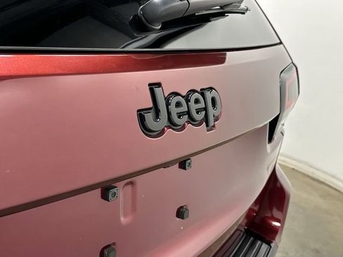 Used 2018 Jeep Grand Cherokee Altitude image 28