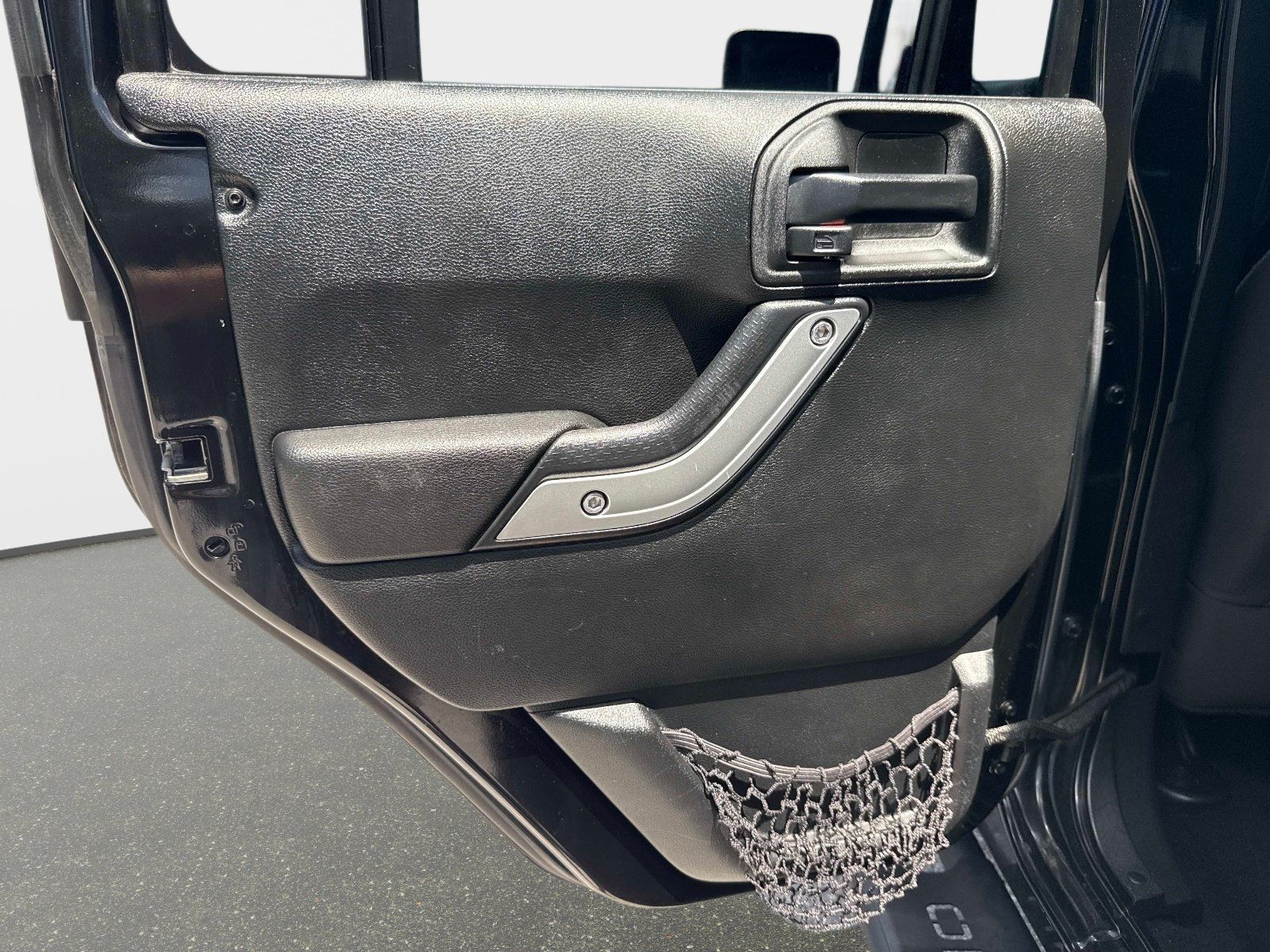 Used 2017 Jeep Wrangler Unlimited Sahara AWD/4WD image 11
