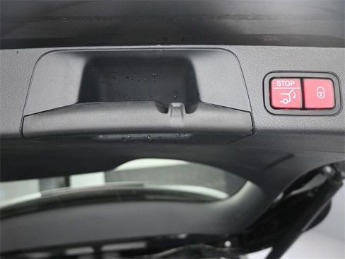 Used 2025 Mercedes-Benz GLB 250 GLB 250 image 25