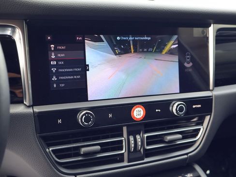 Certified 2025 Porsche Macan image 19