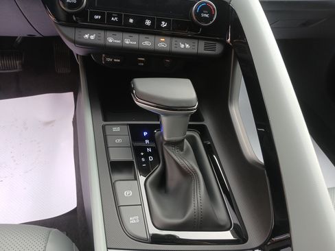 New 2025 Hyundai Elantra Limited image 23