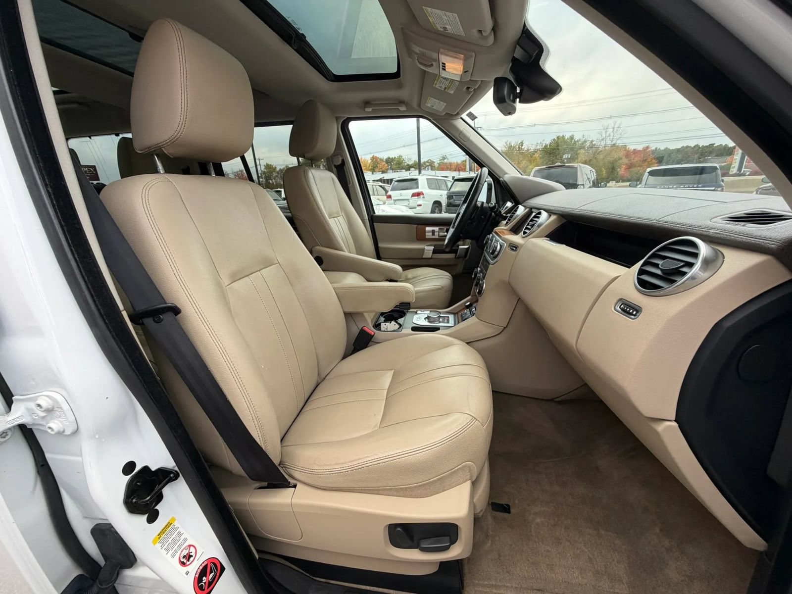 Used 2016 Land Rover LR4 HSE Silver Edition AWD/4WD image 33
