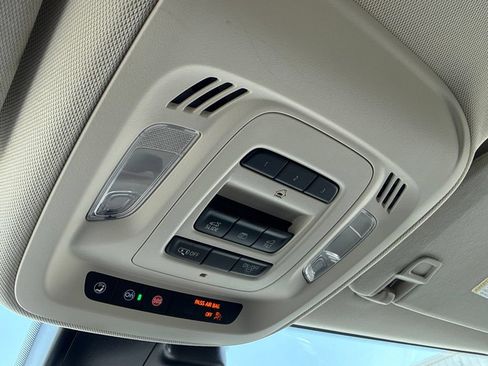 Used 2023 Buick Envision Avenir FWD image 25