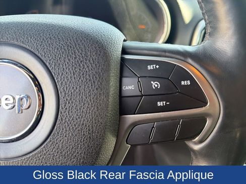 Used 2018 Jeep Grand Cherokee Altitude image 24