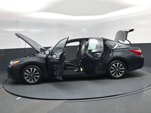 Used 2017 Nissan Altima 2.5 SV w/ Convenience Package image 29