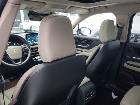 New 2026 Lincoln Corsair Premiere image 26