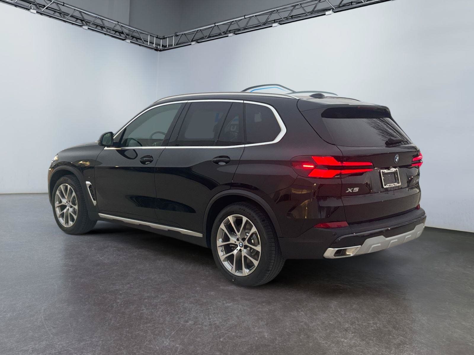 Used 2026 BMW X5 xDrive50e w/ Climate Comfort Package AWD/4WD image 5