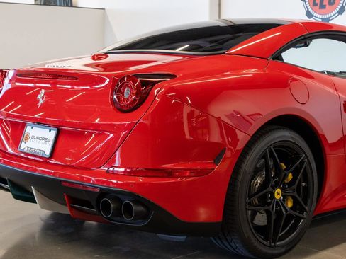 Used 2015 Ferrari California T image 12