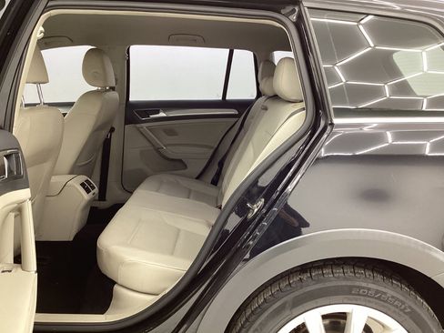 Used 2017 Volkswagen Golf Alltrack S image 20